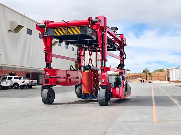 集装箱跨运车 (79).jpg